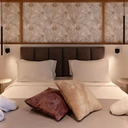 Orama Luxury 3 Bedrooms With Private Pool * 헐소니소스