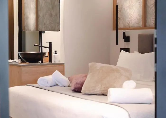 Orama Luxury 3 Bedrooms With Private Pool *