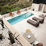 Orama Luxury 3 Bedrooms With Private Pool *